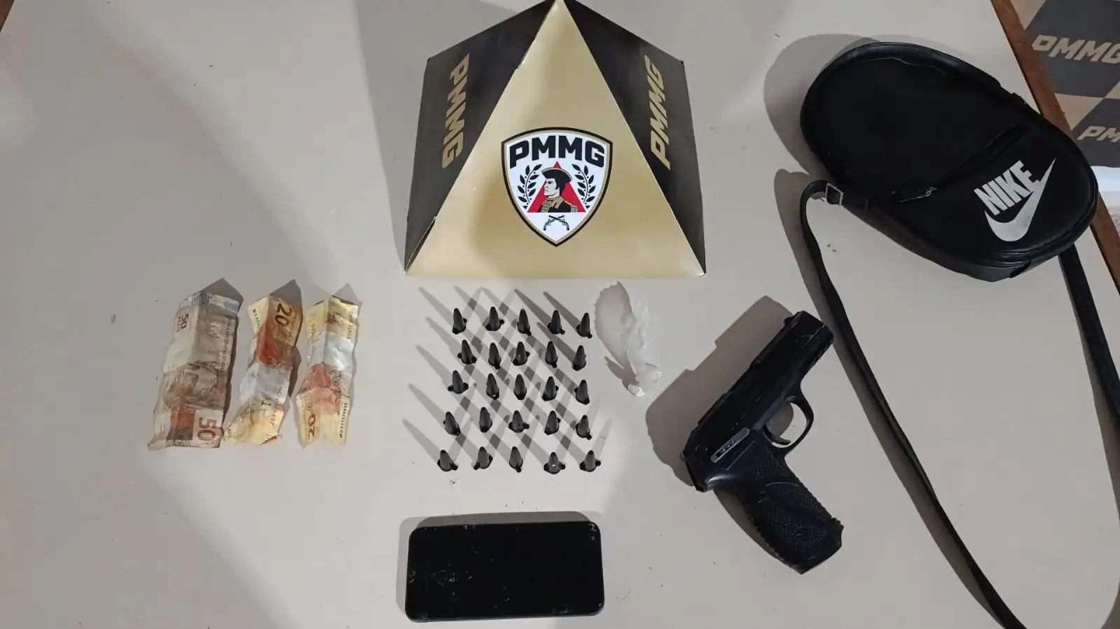 Homem é preso por tráfico de drogas após confusão em estabelecimento em Pitangui